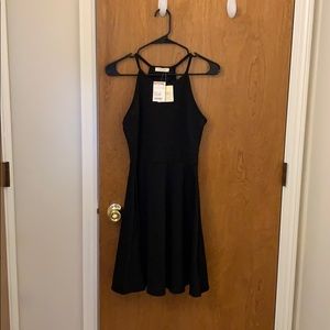 Cute little black dress!